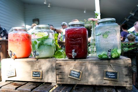 Mason Jar Drink Dispenser, Gallon Mason Jars, Lemonade Bar, Mason Jar Drinks, Vintage Crates, Beverage Station, Fruity Cocktails, Drink Station, Southern Oregon