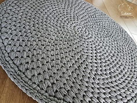 Inspiration. Crochet rugs. Crochet Blanket Grey, Crochet Round Rug, Crochet Rug Patterns Free, Yarn Rug, Round Rug Living Room, Crochet Socks Pattern, Irish Crochet Dress, Crochet Rug Patterns, Boys Pattern