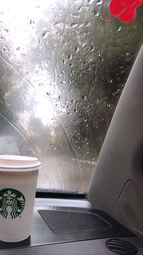 Raining With Coffee, Coffee And Rain Aesthetic, Rain And Coffee Rainy Days, Coffee In Hand Aesthetic, Chill Day Aesthetic, Coffee Rain Aesthetic, Coffee In Rain, Vibe Rain, Coffee In The Rain