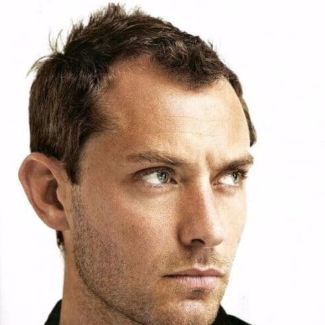 Experts Weigh in on Hairstyles for Thinning Hair | Dapper Confidential Haircuts For Receding Hairline, Mens Haircuts Receding Hairline, Receding Hair Styles, Dunner Wordend Haar, Mens Haircuts, Receding Hairline, Men's Haircuts, Hairstyle Inspo, Jude Law