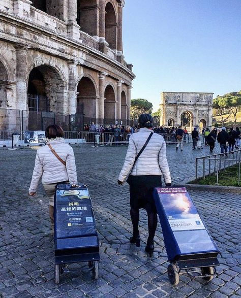 Public witnessing in Rome. For bonus points: what is special about the arch in the background? (Credit: @m_salina69) Door To Door Ministry Jw, Jw Memes, Cart Witnessing, Spiritual Vision Board, Public Witnessing, Pioneer Life, Jw Family, Jw Pioneer, Spiritual Encouragement