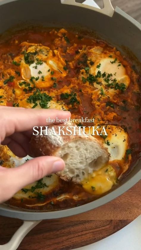 Shakshuka Recipe For One, Egg Recipes Shakshuka, Shashuka Recipe Eggs, Air Fryer Shakshuka, Spanish Eggs Recipe, Shak Shuka Recipe, Shakshuka Recipe Videos, Shasuksha Recipe, Shakshuka Chorizo