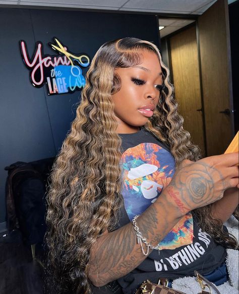 Glamour Hair, Glam Life, Frontal Wig Hairstyles, Chose Me, Hair Color Streaks, Dyed Hair Inspiration, Frontal Hairstyles, Pretty Hair Color, Slick Hairstyles