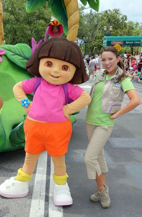 Universal Studios Orlando Dora Meet and Greet (2) Transylvania Costume, Dora Costume, Hotel Transylvania Costume, Baby Jaguar, Olympic Mascots, Diego Go, Go Diego Go, Mani Nails, Puppets Diy