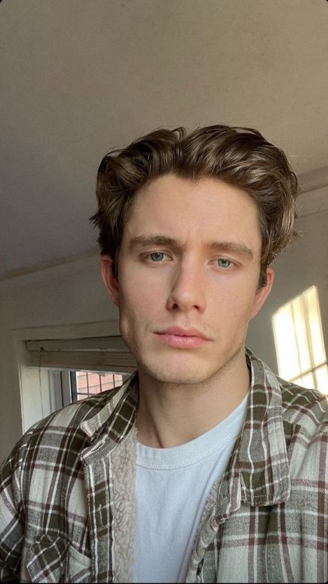 Style Of Haircut, Light Brown Hair Men, Dark Caramel Hair, Brown Hair Male, Short Hair Blue, Brown Hair Men, Blue Eyed Men, Brown Hair Blue Eyes, Straight Blonde Hair