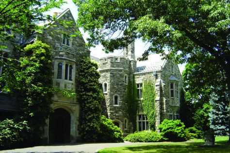 No need to sail to far off lands to view these magnificent manors. New Jersey's castles are rife with rich histories and amazing architecture. Hempstead House, Hammond Castle, Ringwood Nj, Boldt Castle, Coral Castle, Biltmore House, Castle Wedding Venue, Fairytale Castle, Gathering Place