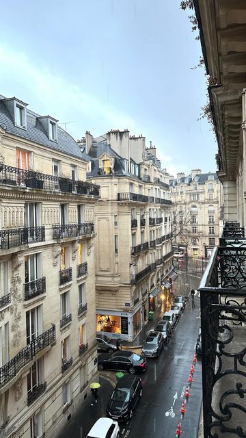 Georgianna Lane on Instagram: "Rainy days in Paris. Never complaining about the rain here. ☔️" Rainy Day In Paris, Rainy Paris, Paris Cat, Paris Life, Cloudy Day, Rainy Days, The Rain, Rainy Day, Aura