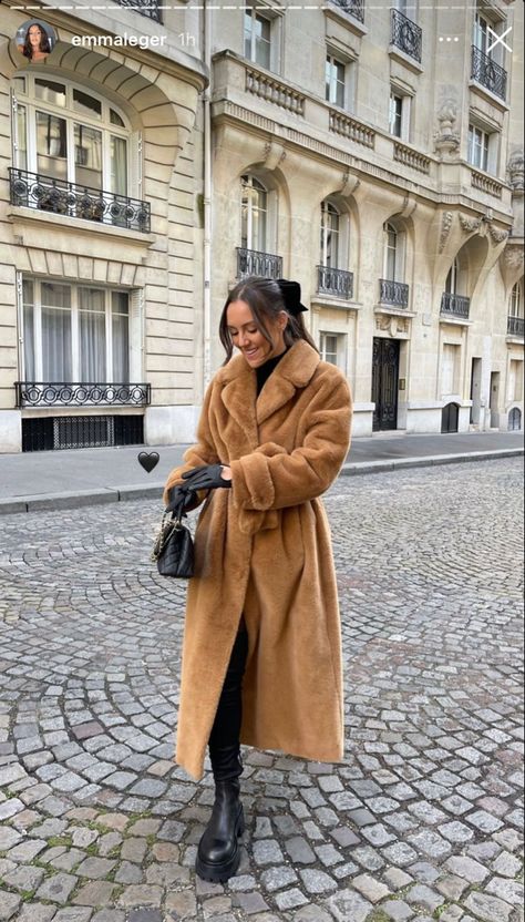 emma rose leger parisian aesthetic winter outfit inspo French Girl Aesthetic Winter, Emma Rose Leger, Italian Aesthetic Outfit, Winter Outfits Paris, Parisian Style Winter, Paris Winter Fashion, Lightroom Dng, Parisian Winter, Emma Rose