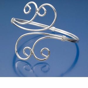 Ankle Bangle, Sculptural Bracelet, Spoon Jewelry Diy, Curled Ends, Diy Wire Jewelry Rings, Arm Cuff Bracelet, Wire Jewelry Patterns, Wire Jewelery, Wire Wrap Jewelry Designs