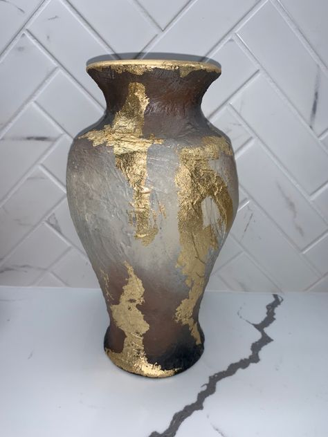 Gold Leaf Vase, Cement Vase, Ramadan 2023, Leaf Vase, Vase Diy, Decoupage Art, Painted Vases, Diy Vase, Cool Crafts