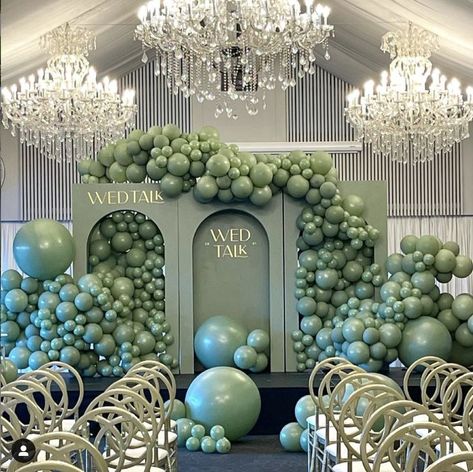 Green Balloons, Deco Ballon, Diy Balloon Decorations, Birthday Party Theme Decorations, Green Balloon, Birthday Balloon Decorations, Anniversary Decorations, Balloon Backdrop, Balloon Wall