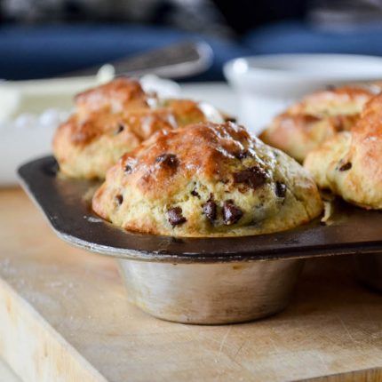 Chocolate Chip Pancake Muffins - In Jennie's Kitchen Chocolate Chip Pancake Muffins, Homemade Saltine Crackers, Chocolate Chip Pancake, Buttermilk Pancakes Fluffy, Pancake Muffins, Peanut Butter Chocolate Chip Cookies, Chocolate Chip Pancakes, Chewy Chocolate Chip Cookies, Great British Bake Off