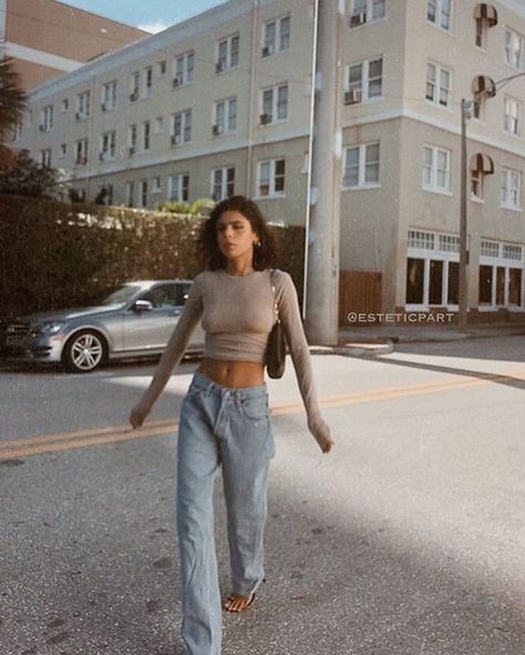 @nayema🕊 2020 Fashion Trends Street Styles, Ways To Style Jeans, Crop Top With Jeans, 2020 Fashion Trends, Style Jeans, Lifestyle Design, Jeans Outfit, Mode Inspo, Trend Fashion