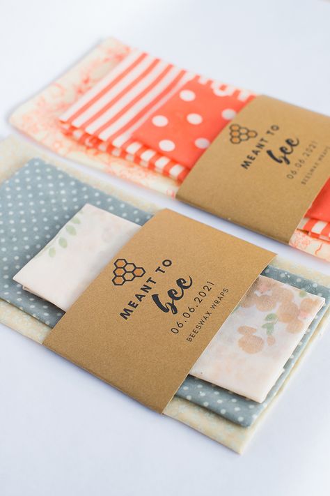 DIY Beeswax Wraps with Free Printable + Editable Favor Labels Wax Wraps Packaging, Diy Beeswax Food Wrap, Beeswax Crafts Diy Gifts, Beeswax Wraps Diy, Bees Wax Wrap Diy, Beeswax Paper, Beeswax Bag, Diy Beeswax Wrap, Bees Wax Wraps