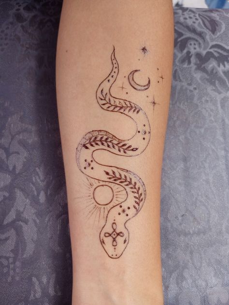 Henna Snake Design, Jagua Tattoo Design, Hand Art Henna, Henna Tattoo Animals, Henna Tattoo Designs Animals, Jagua Gel Tattoo, Animal Henna Designs, Jagua Henna Tattoo, Simple Henna Designs Hand