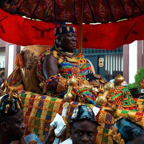 Otumfuo 25 👑: Since ascending the throne, Otumfuo Osei Tutu Il has been a revered and influential leader, not only within the Asante Kingdom but also on a national and global level. He has played a significant role in promoting peace, unity, and development within his kingdom, as well as advocating for traditional values and cultural preservation. Under his leadership, the Asante Kingdom has seen progress in various areas, including education, health, and infrastructure. As he marks 25 ... Asante Kingdom, Ashanti Culture, Royal Arch Masons, Traditional Values, The Throne, Leadership, Arch, Education, Health