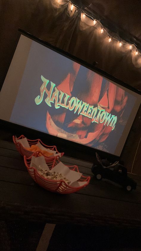 Movie Night Halloween, Halloween Films, Halloween Sleepover, Halloween Movie Night, Halloween Film, Movie Night Party, Fall Mood Board, Spooky Szn, Halloween Movie