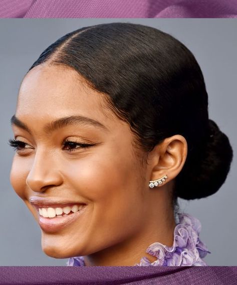 Yara Shahidi Hairstyles, Yara Shahidi, Natural Hair Bun Styles, Kiernan Shipka, Hair Knot, Sarah Hyland, Pelo Afro, Hair Ponytail Styles, Ponytail Styles