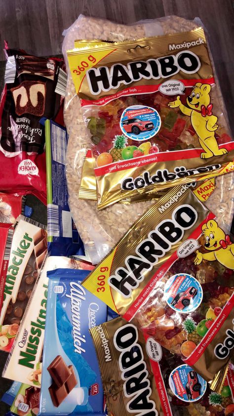 Haribo Jelibon Story, Baby Snapchat, Grilled Salmon Burgers, Candy Store Display, Haribo Sweets, Haribo Candy, Starbucks Coffee Drinks, Road Trip Snacks, Sleepover Food