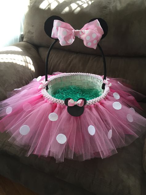 Minnie Mouse Easter Basket. I made this! Minnie Mouse Easter Basket, Tutu Easter Basket, Minnie Mouse Gifts, Creative Easter Baskets, Minnie Mouse Tutu, Baby Shower Baskets, Homemade Birthday, Baby Shower Gift Basket, Diy Gift Baskets