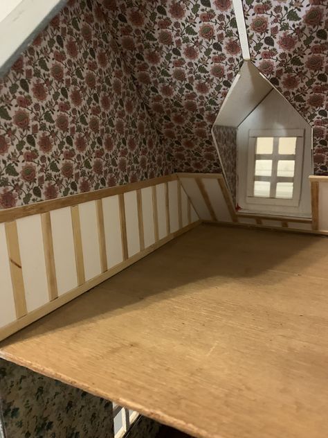 This is the bathroom in my Franklin Dollhouse. Wainscot is cardstock and wood. Wip. Dollhouse Interior, Calico Critter, Dollhouse Ideas, Dolls House Interiors, Miniature House, Wainscoting, Diy Dollhouse, Diy Doll, The Bathroom