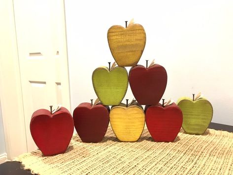 Fall Apple Decor, Mini Pumpkins Decor, Fall Wood Decor, Thanksgiving Wood Crafts, Apple Autumn, Wood Apple, Apple Decor, Fall Wood Crafts, Wood Apples