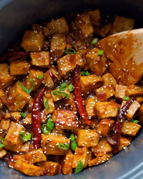 General Tso's Tofu - Plantifully Based Making Tofu, Prep Dinners, High Protein Dinners, Protein Dinners, Vegan Slow Cooker Recipes, Tofu Recipes Vegan, Vegan Slow Cooker, High Protein Dinner, General Tso