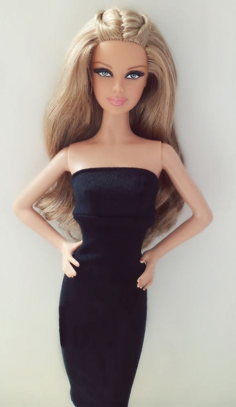 https://flic.kr/p/FND9p4 | Barbie Basics Model No. 01—Collection 002 Vintage Barbie Party, Barbie Basics, Sewing Barbie Clothes, Barbie Collector Dolls, Barbie Dress Fashion, Barbie Hair, Fashion Barbie, Barbie Party, Barbie Collector