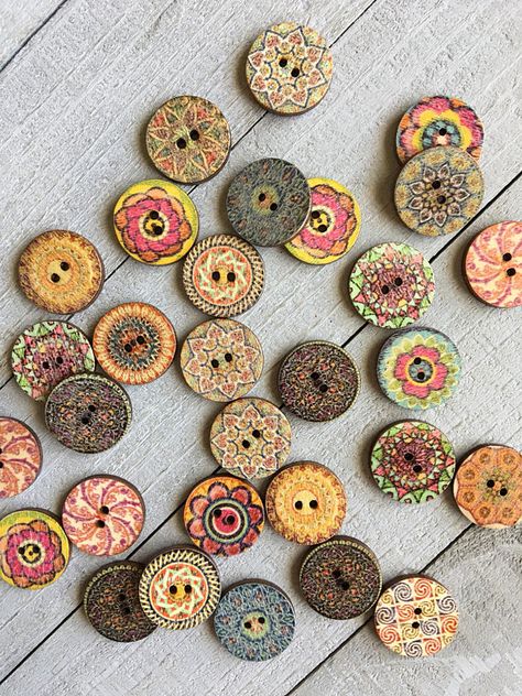 Boho Wooden Buttons Shrug Ideas, Autumn Quilt, Knitting Needle Storage, Long Shrug, Knitting Needle Case, Knit Accessories, Button Embellishments, Knitting Notions, Yarn Storage