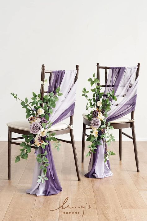 Purple and gold flower chair decor with purple drapery Cheap Rustic Wedding Centerpieces, Deco Violet, Wedding Lilac, Lavender Wedding Theme, Pew Flowers, Gold Bench, Pew Decorations, Wedding Chair Sashes, Purple Wedding Theme