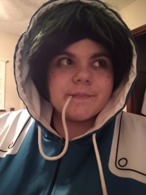 Deku Cosplay 💚 Deku Cosplay Cringe, Cringe Anime Cosplay, Cringe Cosplay, Mha Cringe, Todoroki Cosplay, Deku Cosplay, Friend Things, Mha Cosplay, Bad Haircut