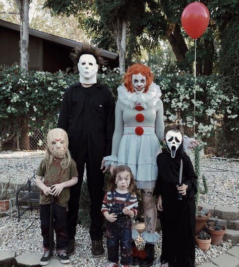 𝘍𝘖𝘓𝘓𝘖𝘞 @𝘘𝘜𝘐𝘕𝘛𝘌𝘊𝘐𝘈𝘊𝘏𝘈𝘈 𝘍𝘖𝘙 𝘔𝘖𝘙𝘌 𝘐𝘕𝘚𝘗𝘖💕 Costume Halloween Famille, Family Themed Halloween Costumes, Family Halloween Costume, Halloween Costumes For Family, Horror Halloween Costumes, Themed Halloween Costumes, Horror Costume, Halloween Costumes For 3, Diy Halloween Costumes Easy