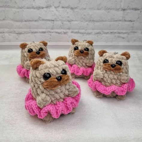 Crochet pug keychain, BALLERINA PUG with a pink skirt, doge charm plush accessorie, amigurumi, gift for friend or for yourself, pug dog. Crochet toys ideas #crochettoysideas #crochet #crochettoy #crochetpattern #crochetpatterns 2.453 Crochet Pug, Amigurumi Gift, Crochet Store, Diy Crochet Toys, Easy Crochet Animals, Confection Au Crochet, Kawaii Crochet, Baby Gym, Fun Crochet Projects