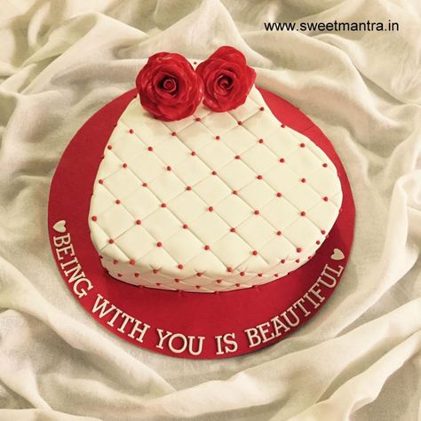 Aniversary Cakes Ideas, Simple Anniversary Cakes, Heart Cake Decoration, Wedding Cake Videos, Valentine Cakes, Anniversary Cake Designs, Valentines Cake, Heart Shaped Cake, 25th Birthday Cakes