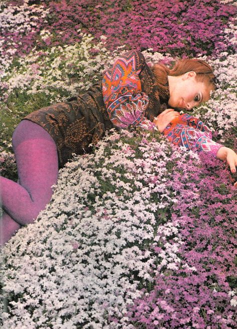 Norman Parkinson, 1968. Norman Parkinson, David Bailey, Swinging Sixties, 1960s Fashion, 60s Fashion, Flower Child, Summer Of Love, 70s Fashion, Woodstock