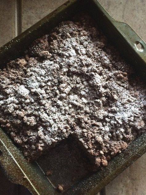 Chocolate Crumb Cake Recipe, Chocolate Crumb Cake, Cake For Chocolate Lovers, Chocolate Crumble, Chocolate Crumbs, Crumb Cake Recipe, Sweets Bar, Eating Chocolate, Brunch Bread