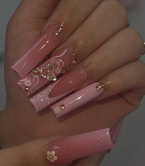 Pink Nail Inspo, Nailart Ideas, Quince Nails, Gel Nails Long, Quinceanera Nails, Purple Acrylic Nails, Girly Acrylic Nails, Cute Acrylic Nail Designs, Acrylic Nails Coffin Pink