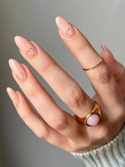 Hailey Beiber Nails Trend, Nail Bed Damage, Nails Trends Spring, Hot Nails Trends, Weak Nails, Classy Nail, 2024 Nails, Nude Nail Designs, Nude Nail