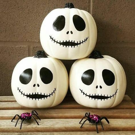 Pumpkin Painting Ideas Fall Cute, Pumpkin Painting Ideas Fall, Painting Ideas Fall, October Pumpkins, No Carve Pumpkin Decorating, Pumpkin Painting Ideas, Halloween Pumpkin Designs, Halloween Pumpkins Painted, Autumn October