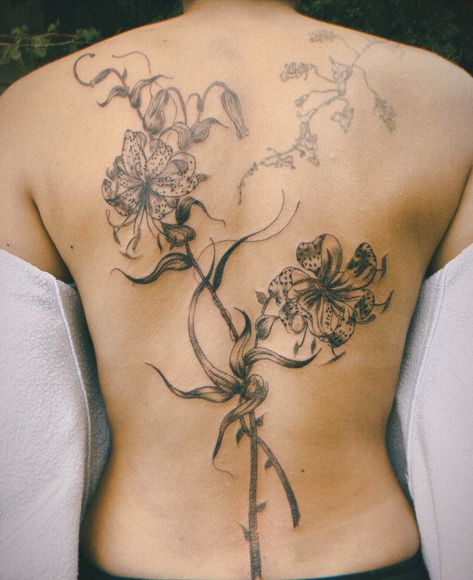 🌸full back tiger lilies🌸 • Will I ever escape lilies? 🙂‍↔️ never ! • Ty Jo for your trust and patience on this project! Peeped a healed trailing vine I did for her first tattoo last year • I love it when people come back to me :') • Note: I've been trying out disposable and film cameras for my feed aesthetic , then I add the original photo later in the carousel ! (That's why she looks a little lighter in the first photo) •••••••••• #backtattoos #floraltattoos #lilies #tigerlily #blacktattoo... Lily Tattoo Back, Lily Back Tattoo, Tiger Back Tattoo, Tiger Lily Tattoo, Stargazer Lily Tattoo, Lilies Tattoo, Lilly Tattoo, Tiger Lily Tattoos, Floral Back Tattoos