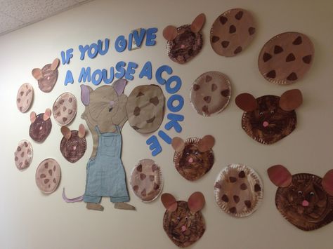 If You Give A Mouse A Cookie Classroom Decor, Mouse A Cookie Craft, Cookie Bulletin Board, Cookie Costume Diy, Cookie Crafts, Thomas Birthday Parties, Cookie Costume, Storybook Theme, Laura Numeroff