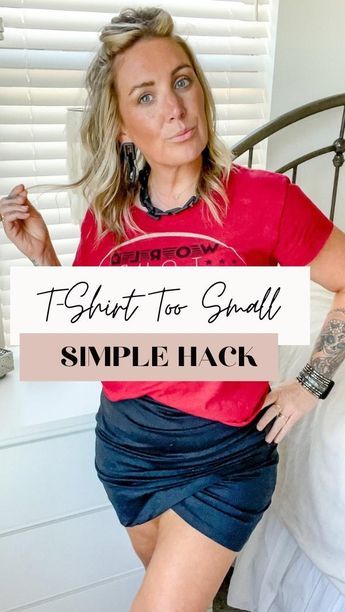 Cut Tshirt Diy, Tee Shirts Diy, Cut Shirt Designs, Diy Cut Shirts, Shirt Makeover, Cut Tee Shirts, Cut Up Shirts, T Shirt Hacks, Shirt Hacks