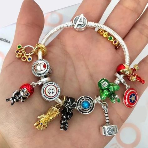 Pandora Marvel, Marvel Jewelry, Pandora Bracelet Charms Ideas, Pandora Bracelet Designs, Marvel Clothes, Perfect Gift For Girlfriend, Bracelet Pandora, Pandora Style, Pandora Bracelet Charms