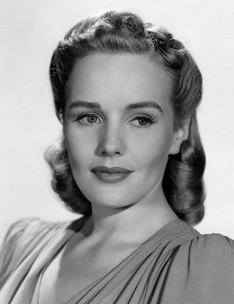 Farmer Photo, Frances Farmer, Comic Face, Most Popular Movies, Actrices Hollywood, Vintage Portraits, Old Hollywood Glamour, Popular Movies, Vintage Glamour