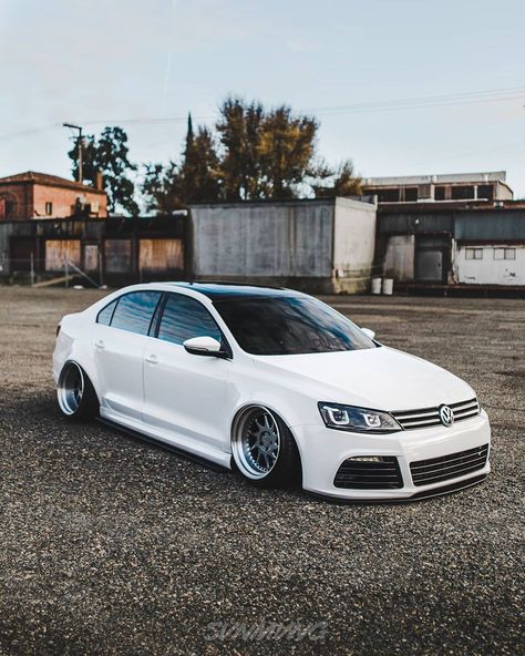 Volkswagen Vento Modified, Volkswagen Passat Modified, Modded Cars, Jetta Mk6, Stance Cars, Car Goals, Car Volkswagen, Vw Cars, Vw Polo