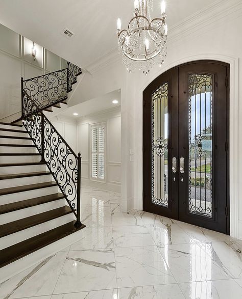 Unique Staircase, Luxury Houses Entrance, Modern Staircases, Steel Staircase, Staircase Designs, Stair Design, Home Aesthetics, House Interior Design Styles, Staircase Ideas