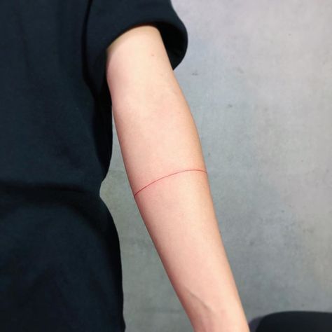 Red Bracelet Tattoo, Red Thread Tattoo, Red Line Tattoo, Tattoos Reference, Red String Tattoo, Line Tattoo Arm, Tattoo Birthday, Aa Tattoos, Sticker Sleeve