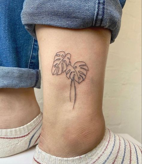 Montesera Plant Tattoo, Monstera Plant Tattoo, Matisse Tattoo, Monstera Tattoo, Second Tattoo, Leaves Embroidery, Ear Tattoo Ideas, Palm Tattoos, Fantasy Tattoos