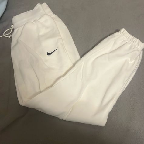 white/cream Nike Joggers in Size XS Old Nike Joggers, Jogging Bottoms Nike, White Nike Joggers, Grey Nike Joggers, Nike Sportswear Phoenix Fleece, Versace Style, White Sweatpants, White Joggers, Pink Lifestyle