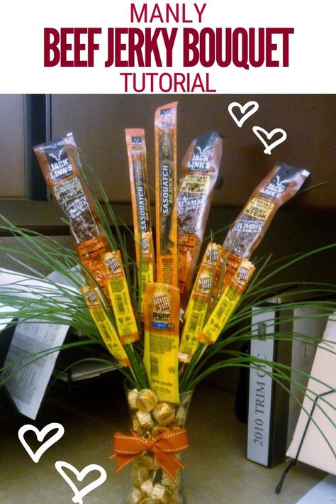 Beef Jerky Bouquet, Man Bouquet, Birthday Decorations For Men, Diy Gifts For Men, Valentine Bouquet, Candy Bouquets, Diy Gifts For Dad, Diy Craft Tutorials, Bouquet Ideas